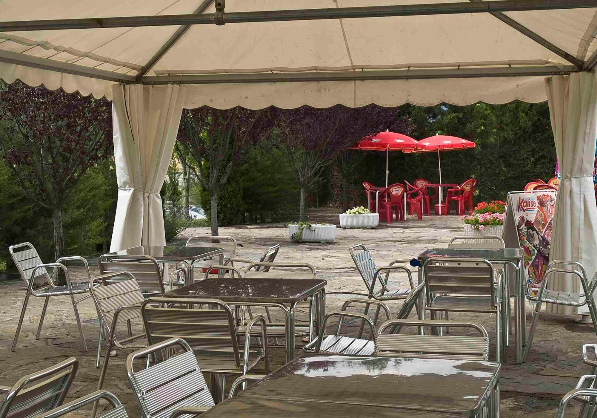 Camping Valle De Tena Sabiñánigo Exteriör bild