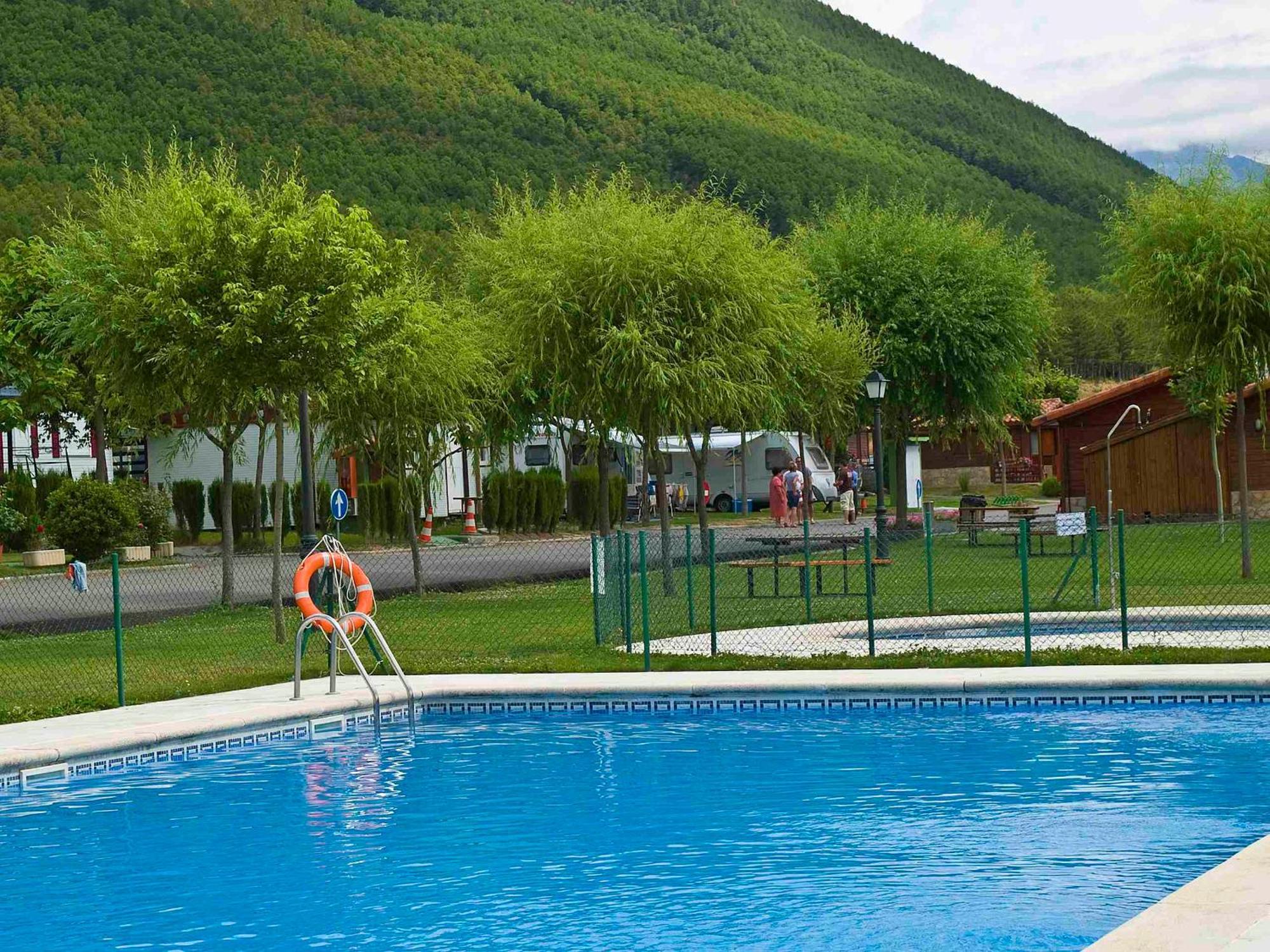 Camping Valle De Tena Sabiñánigo Exteriör bild
