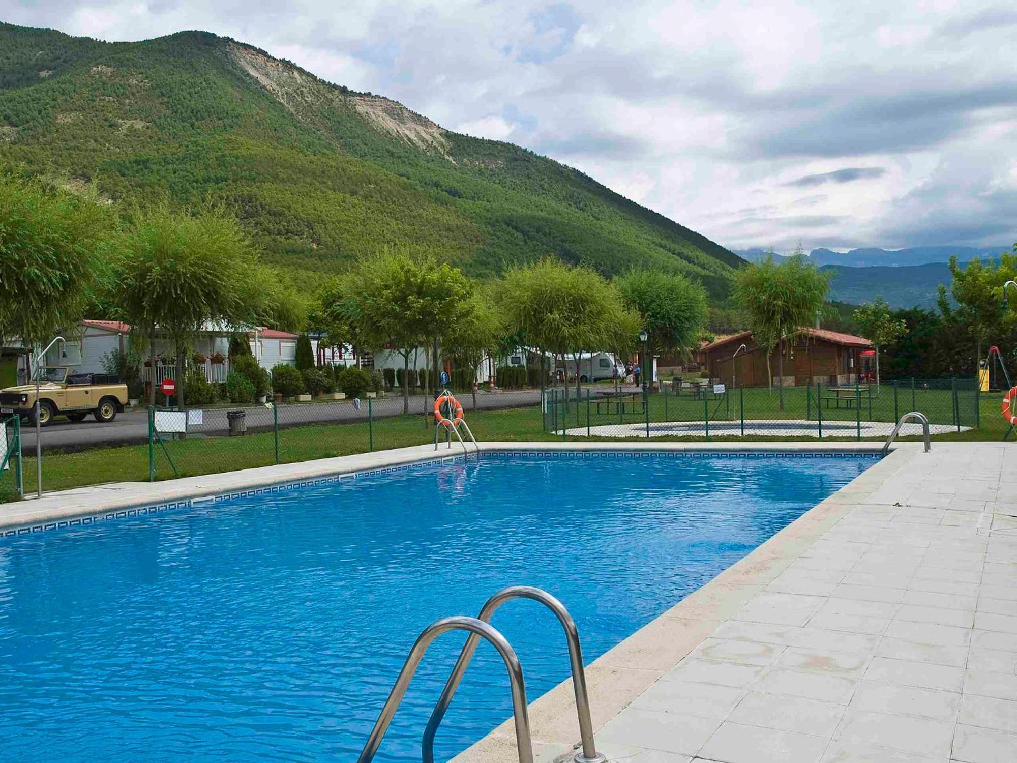 Camping Valle De Tena Sabiñánigo Exteriör bild